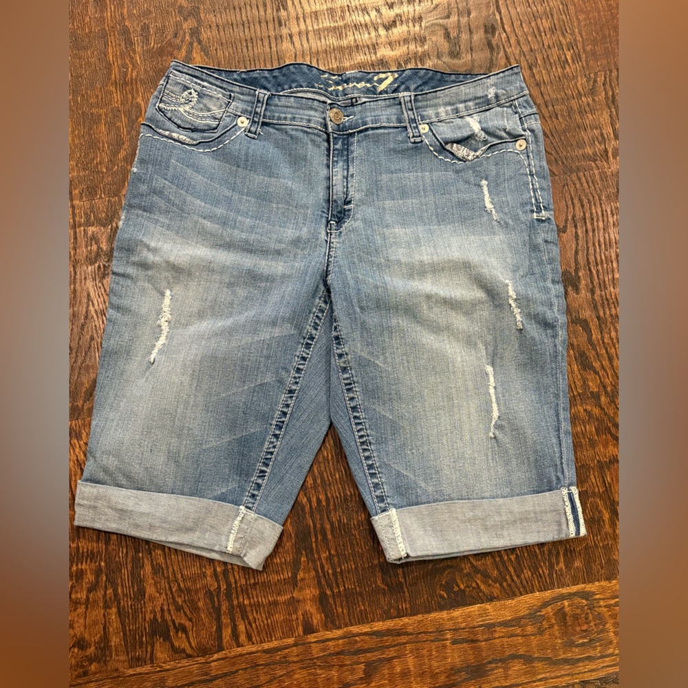 Seven7 Distressed Denim Bermuda Shorts Cuffed Hem Mid Rise Relaxed Fit Size 22
